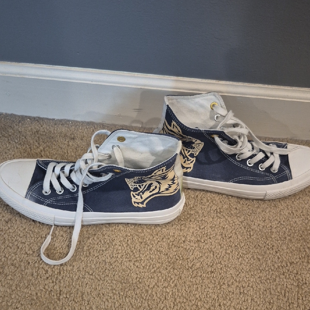 Darc Sport White and Blue Sneaker Size 9